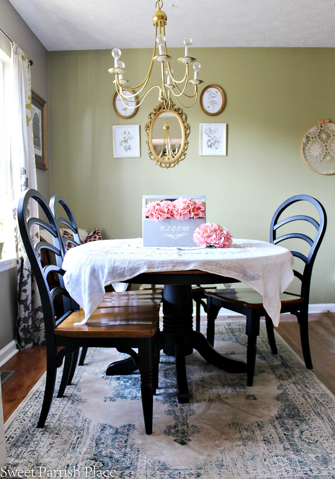 how to Turn an old toolbox into a centerpiece