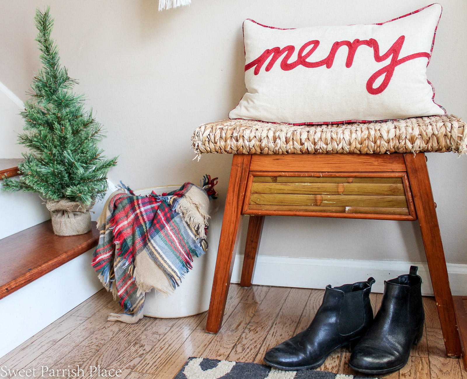 boho chic Christmas entryway 2