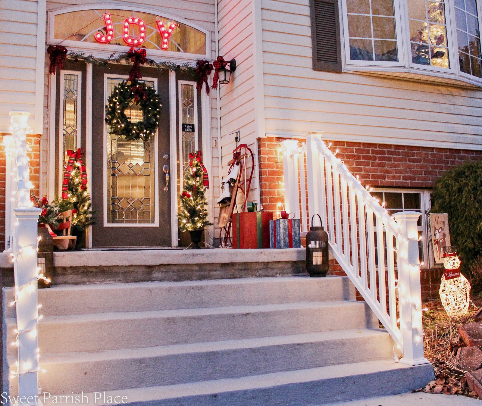 Christmas decor for the front stoop