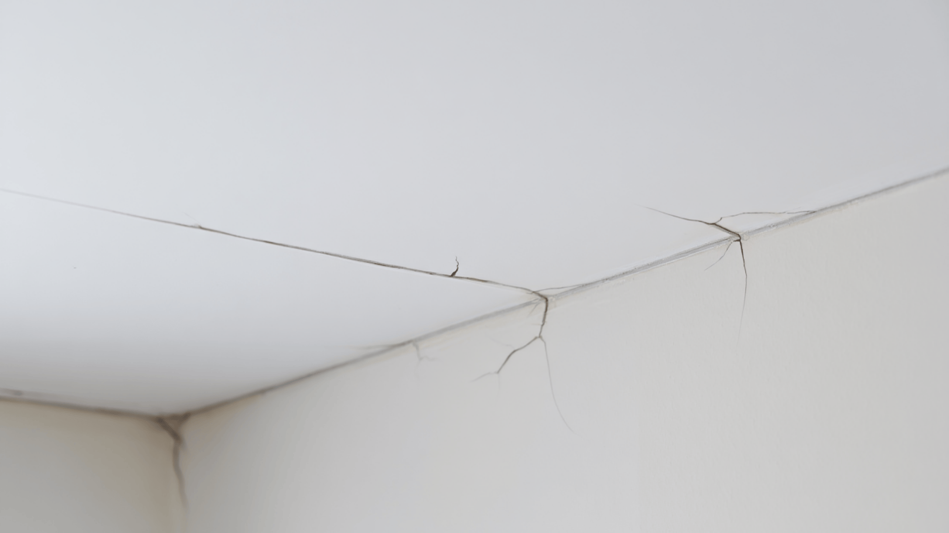 Sagging_Ceiling_Cracks