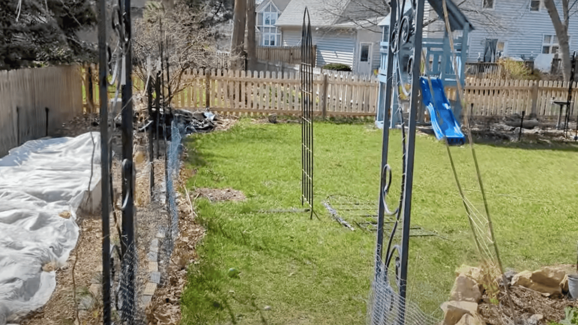 Step_1_Prep_and_Position_the_Garden_Trellises