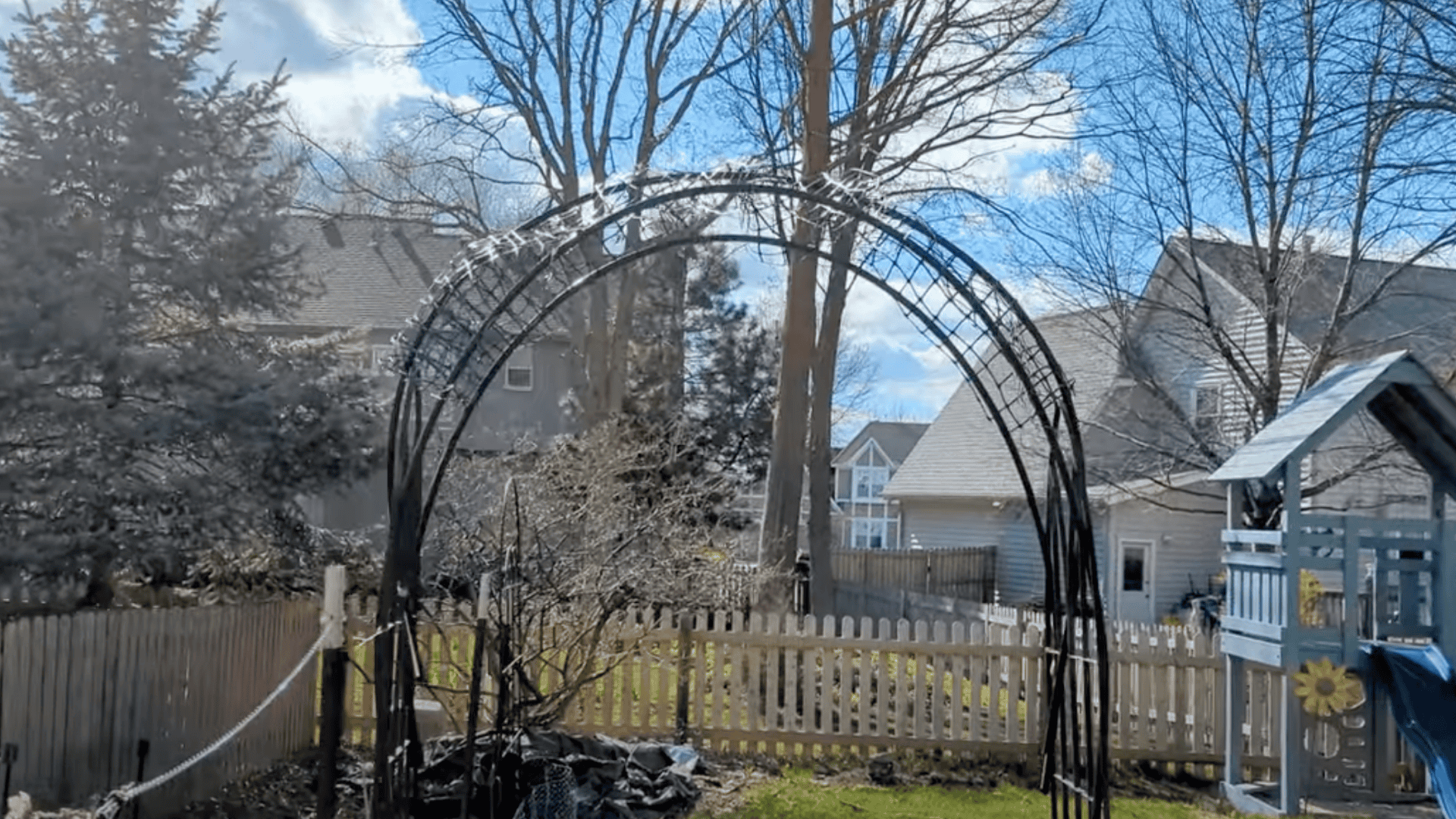 Step_4_Attach_the_Arch_to_the_Trellises