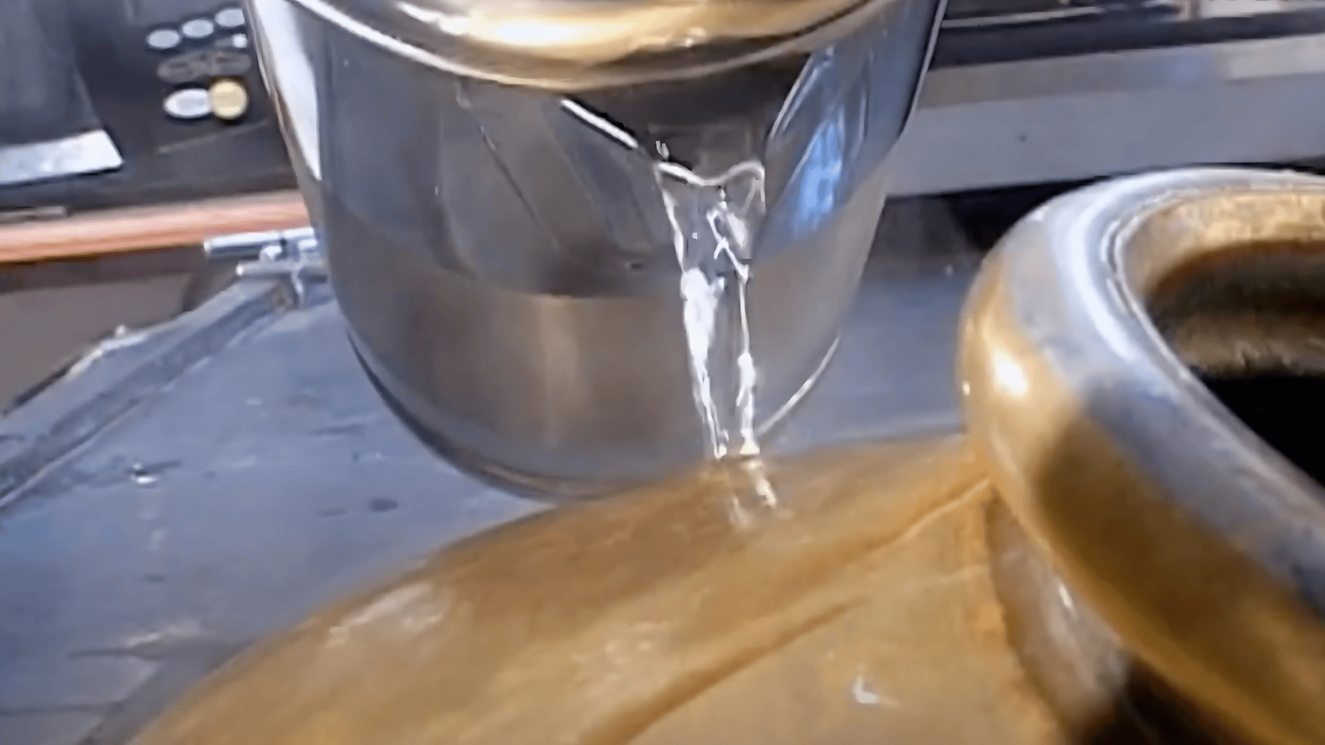 Step_1_Use_Hot_Water_to_Loosen_Lacquer