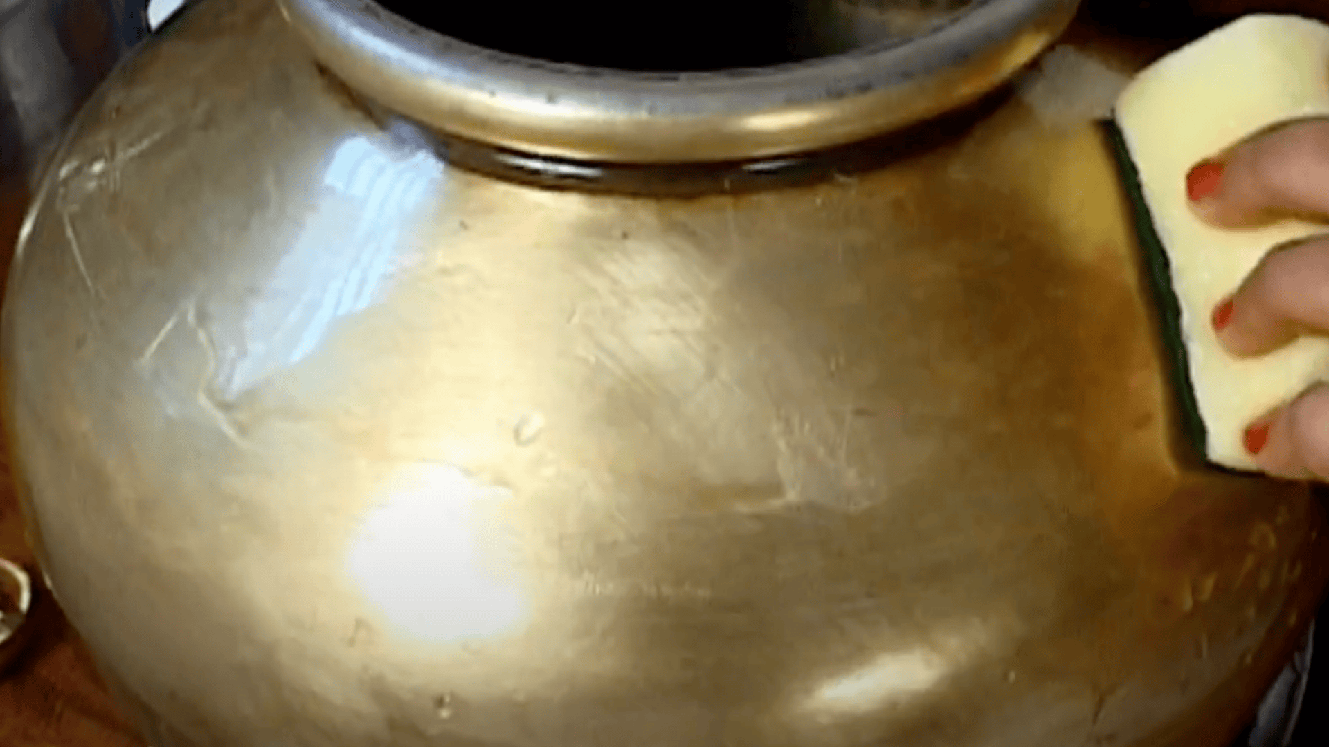 Step_2_Scrub_Remaining_Lacquer_with_a_Scouring_Pad