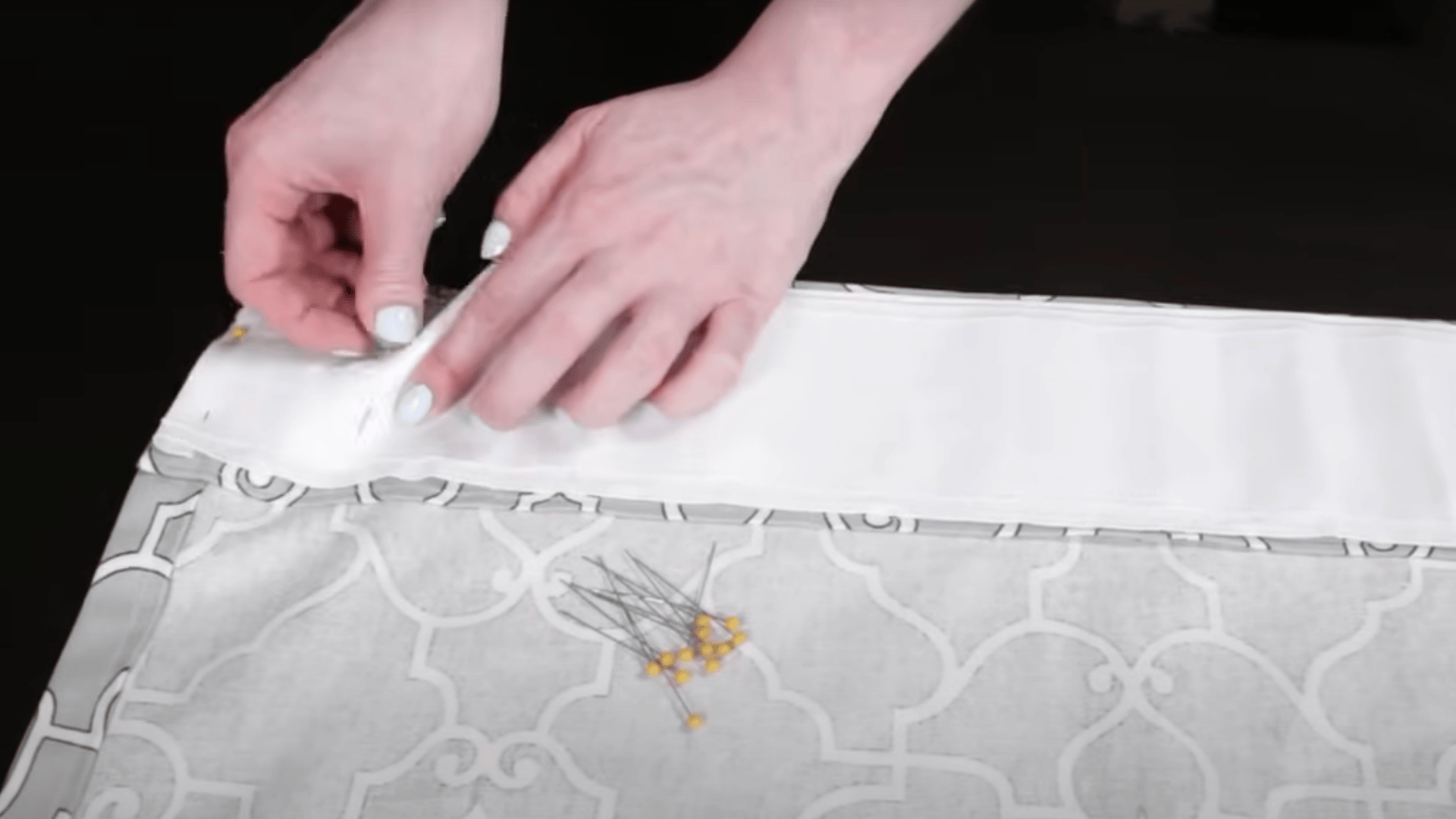 Step_4_Attach_Pleater_Tape__Insert_Hooks