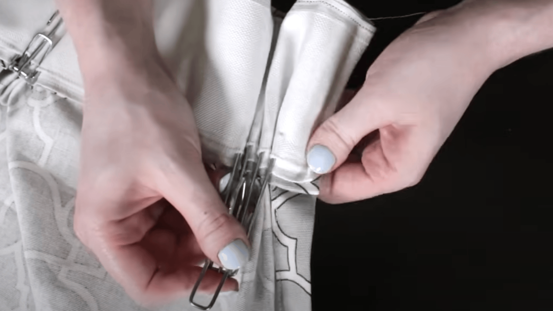 Step_5_Pinch_the_Pleats__Hang_Your_Curtain