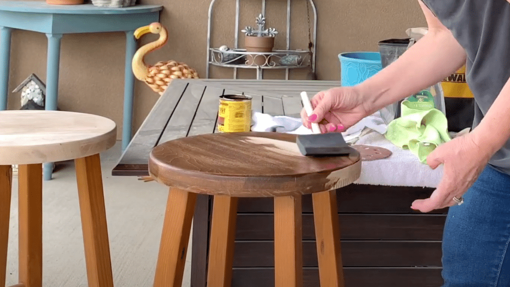 Painting_bar_stool_top