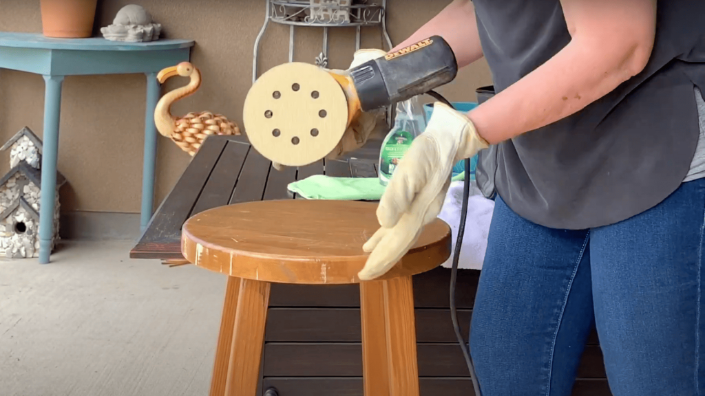 Sanding_bar_stool